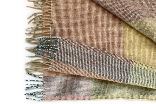 Wollen plaid in Europa geweven in Avercamp kleuren