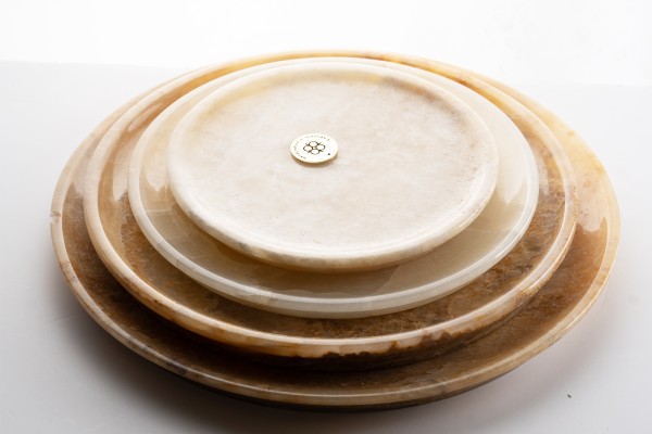 Plates made of natural onyx
