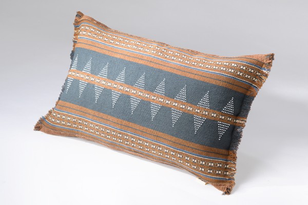 Cushion cover woven on a backstop loom