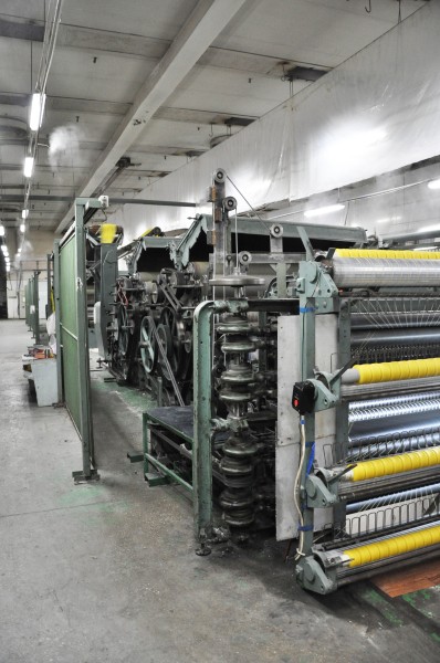 Spinning cashmere yarn